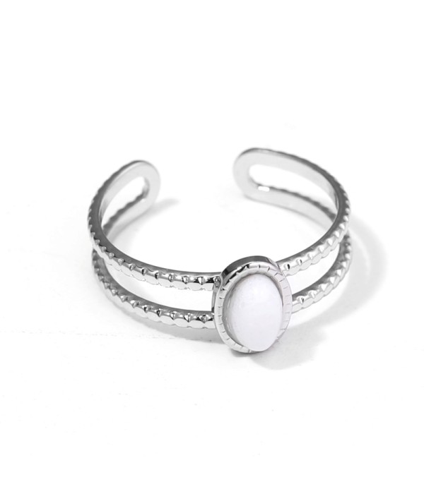 Anillo plateado con piedra