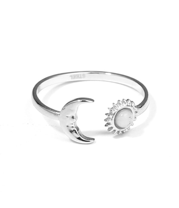 Anillo plateado con piedra