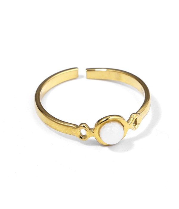 Anillo dorado con piedra