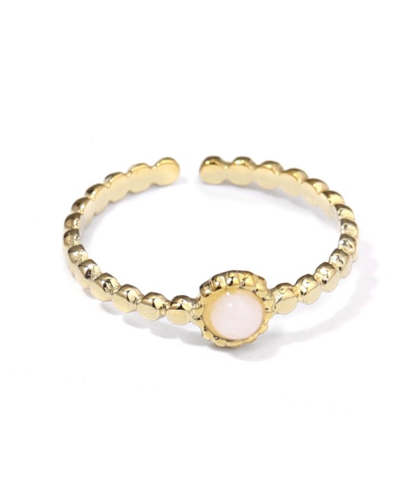 Anillo dorado con piedra