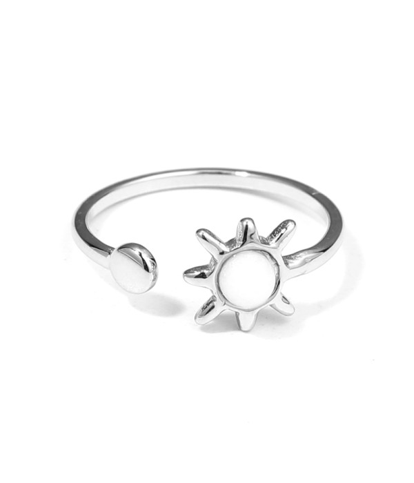 Anillo plateado con piedra