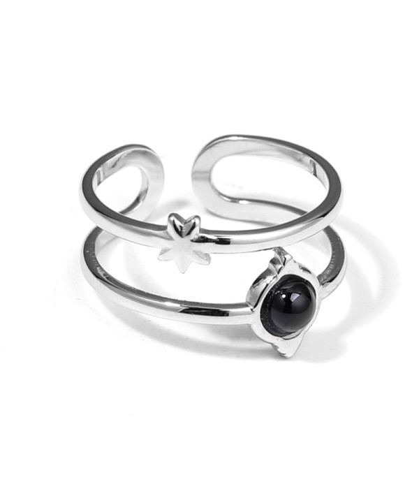 Anillo plateado con piedras