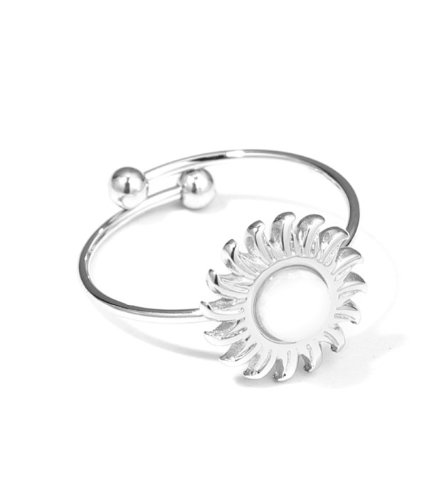 Anillo plateado con piedra