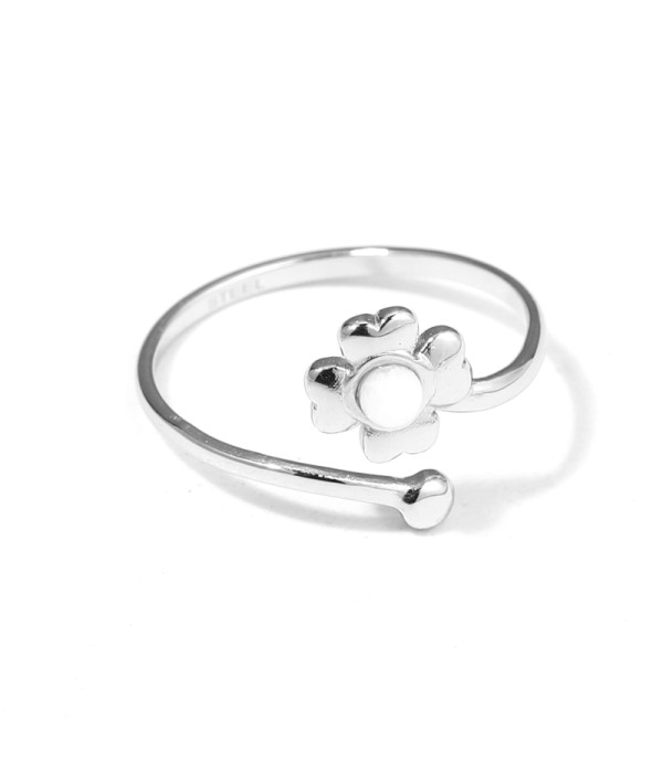 Anillo dorado con piedra