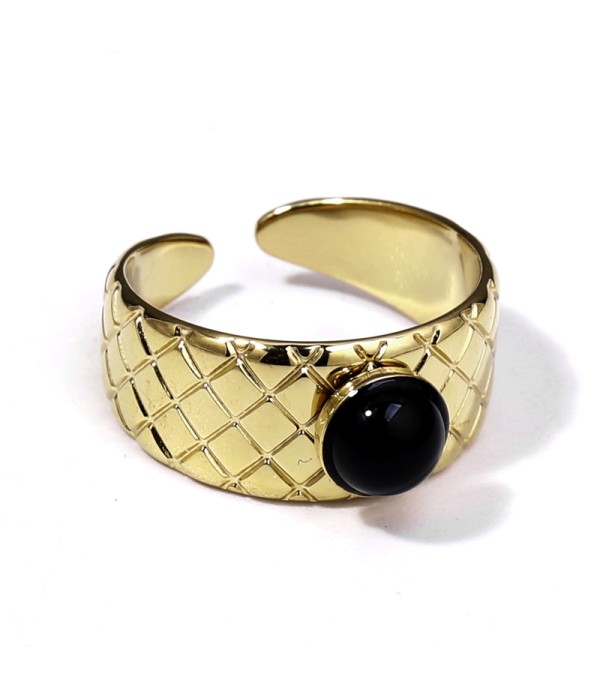 Anillo dorado con piedra