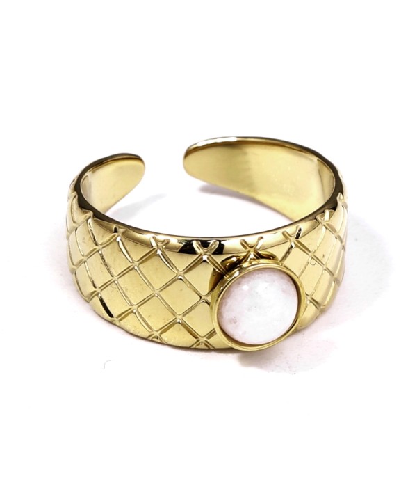 Anillo dorado con piedra