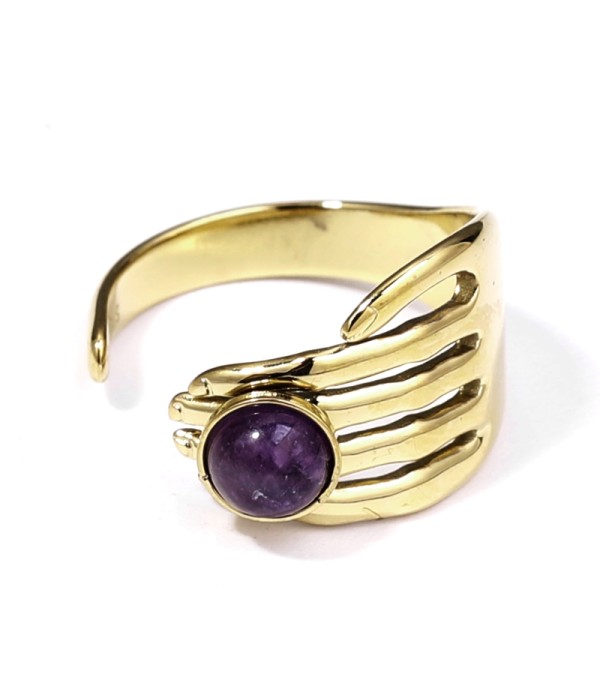 Anillo dorado con piedra