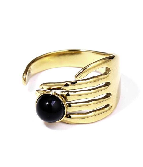 Anillo dorado con piedra