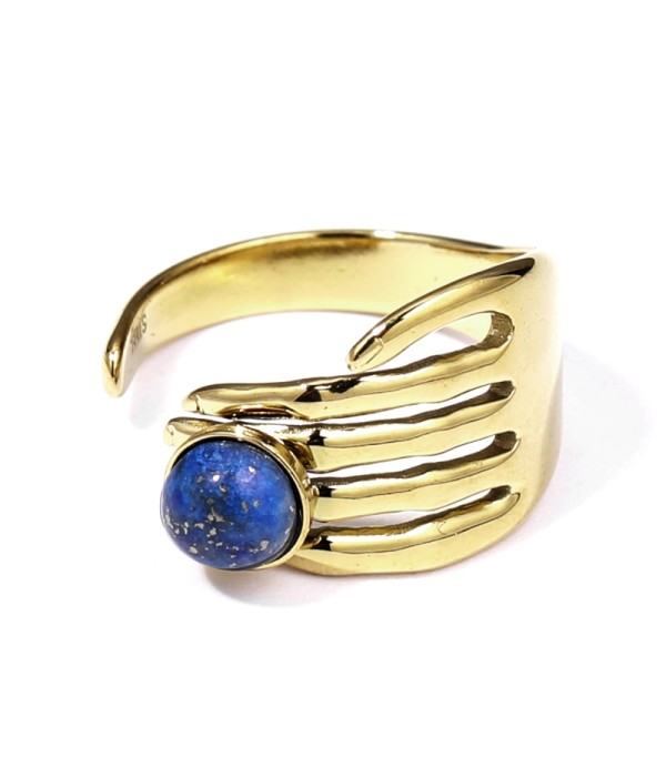 Anillo dorado con piedra