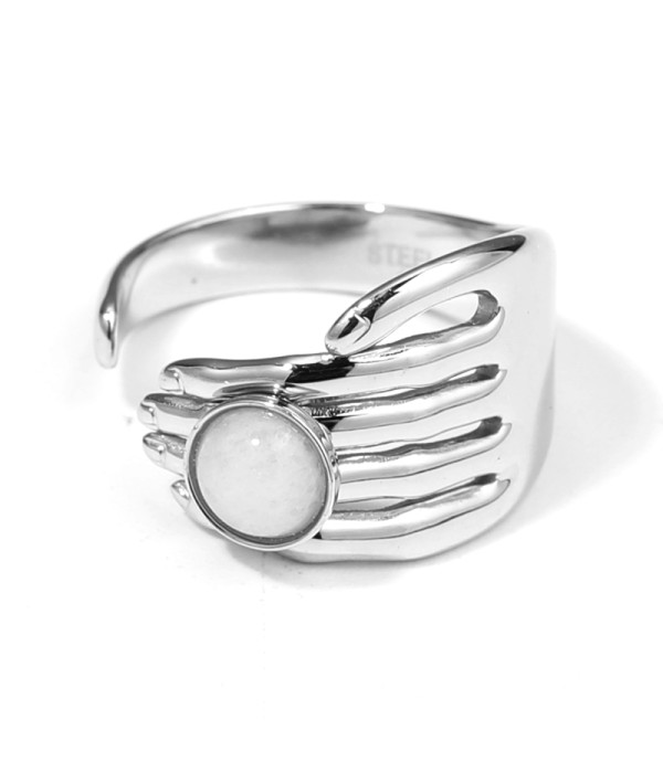 Anillo plateado con piedra