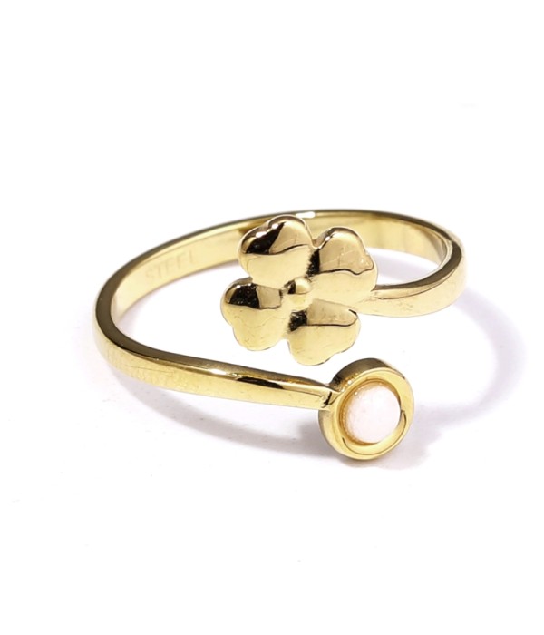 Anillo dorado con piedra