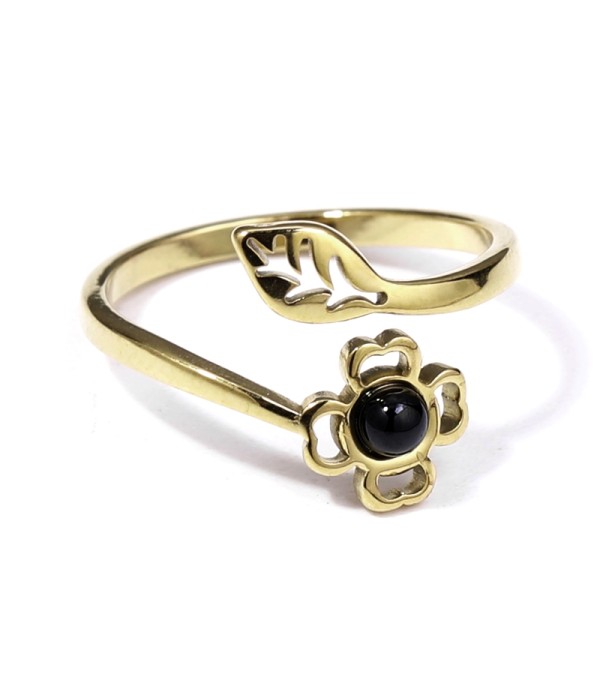 Anillo dorado con piedra