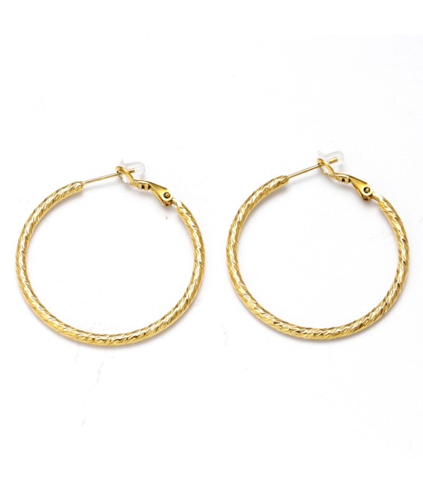 Pendientes de aro dorados grandes con patrón trenzado