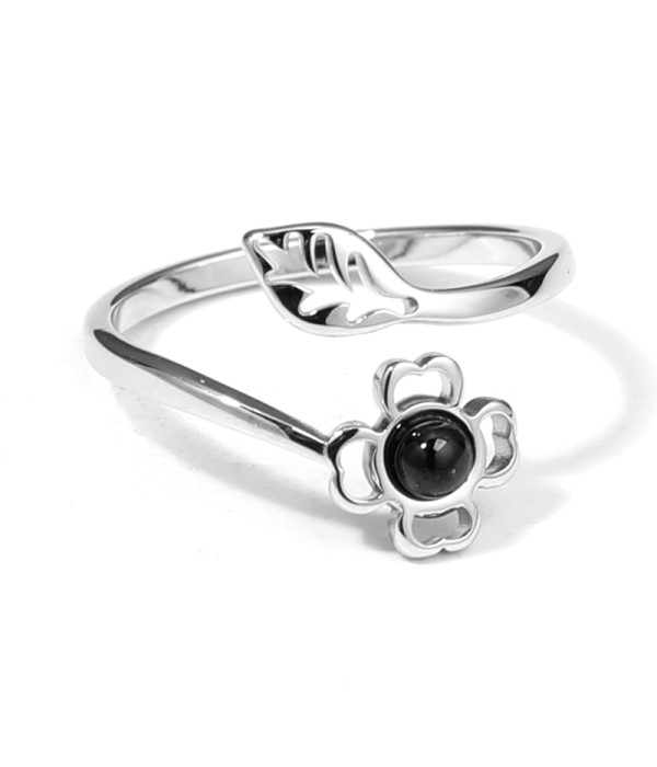 Anillo plateado con piedra