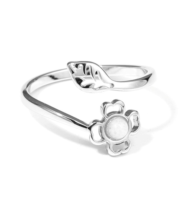 Anillo plateado con piedra