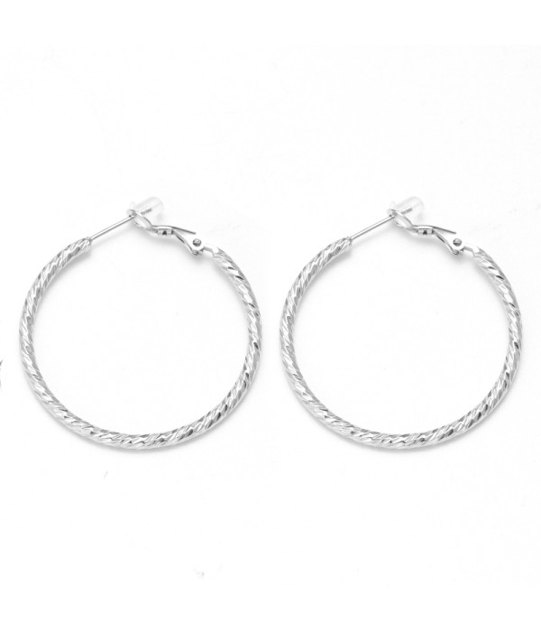 Pendientes de aro plateados grandes con patrón trenzado