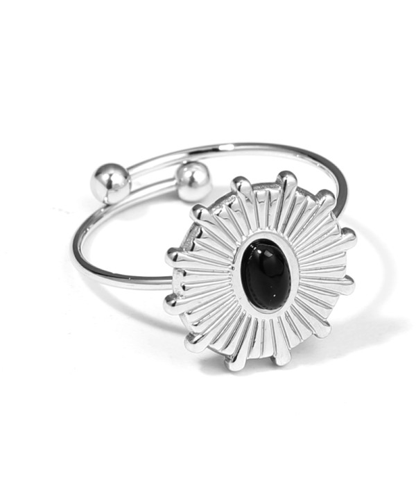 Anillo plateado con piedra