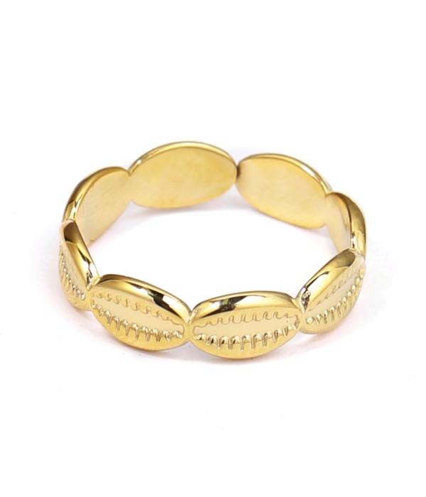 Anillo dorado de aros de granos de café