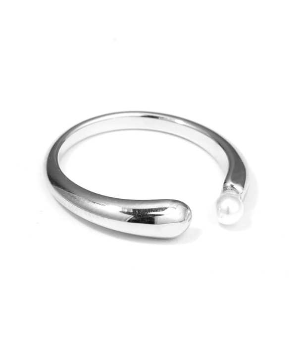 Anillo plateado minimalista
