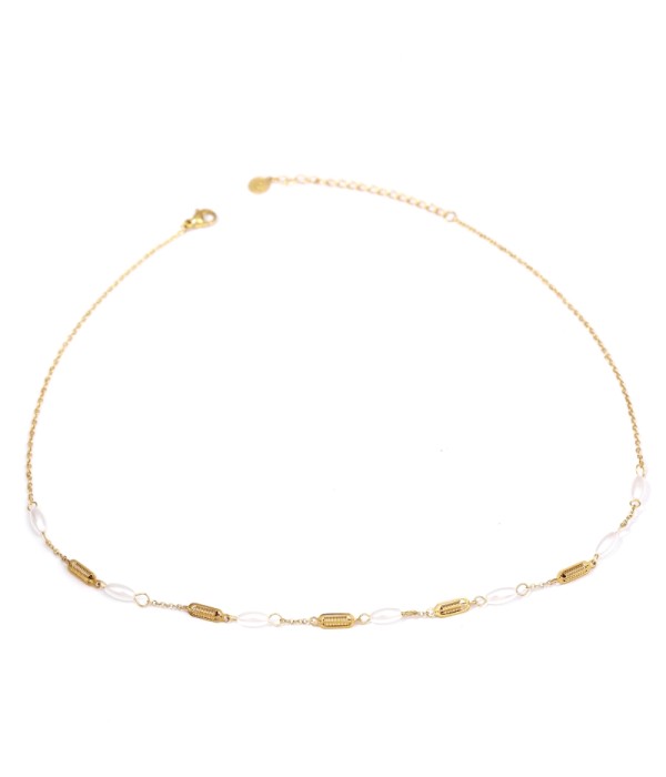 Collar dorado con perla y dijes de muelle
