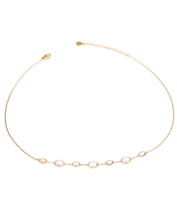 Collar dorado con colgantes de perla