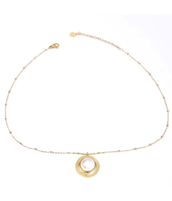 Collar dorado con colgante de perla