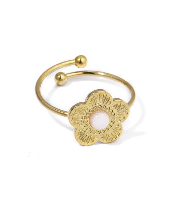 Anillo dorado de flor con piedra de colores