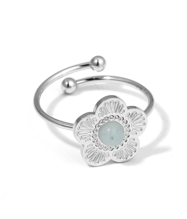 Anillo plateado de flor con piedra de colores