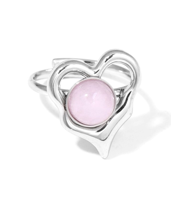 Anillo plateado con piedra en aro de corazón
