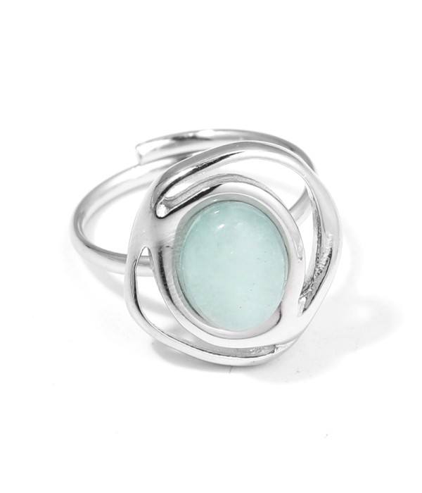 Anillo plateado con piedra en contorno de trazados