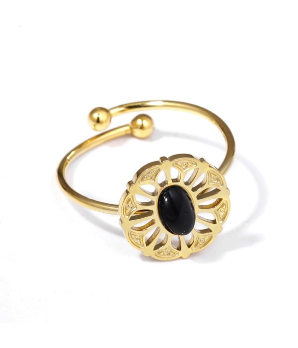 Anillo dorado de flor con piedra de colores