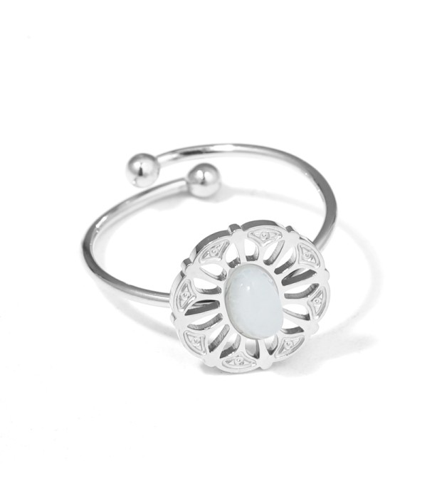 Anillo plateado de flor con piedra de colores