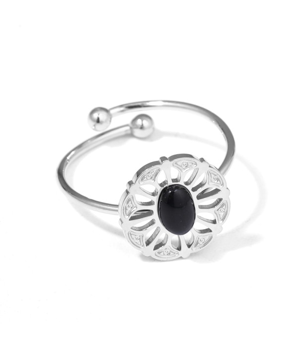 Anillo plateado de flor con piedra de colores