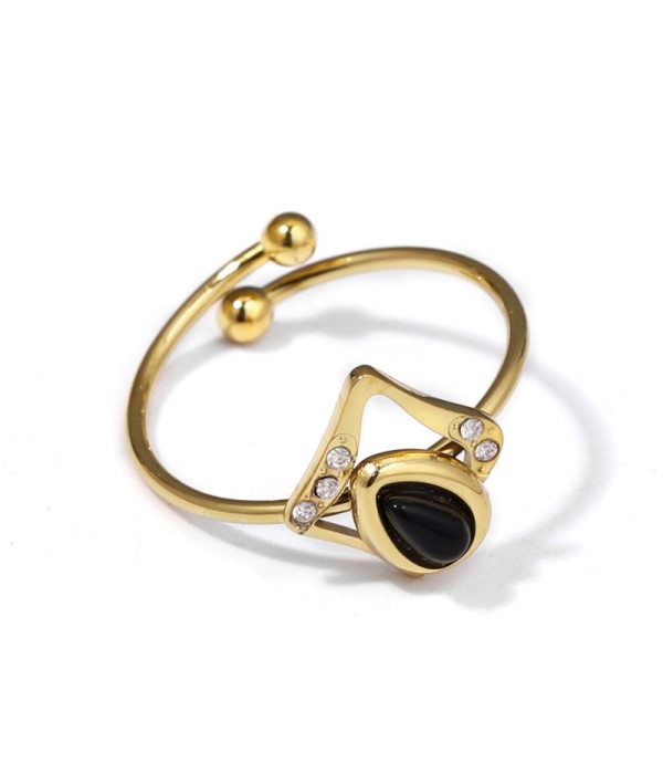 Anillo dorado de rombo con circonitas y piedras de colores