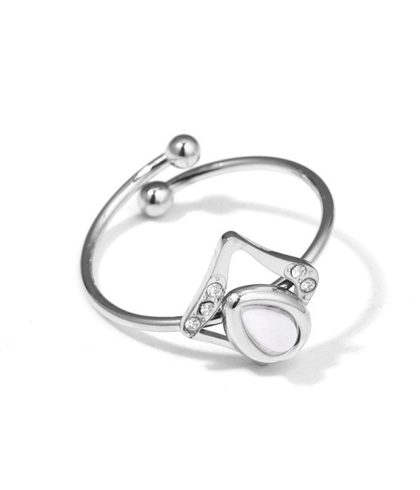 Anillo plateado de rombo con circonitas y piedras de colores