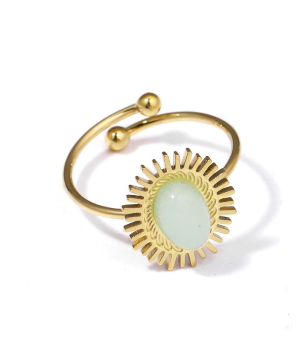 Anillo dorado de sol con piedra de colores