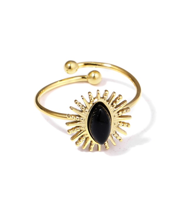 Anillo dorado de sol con piedra de colores