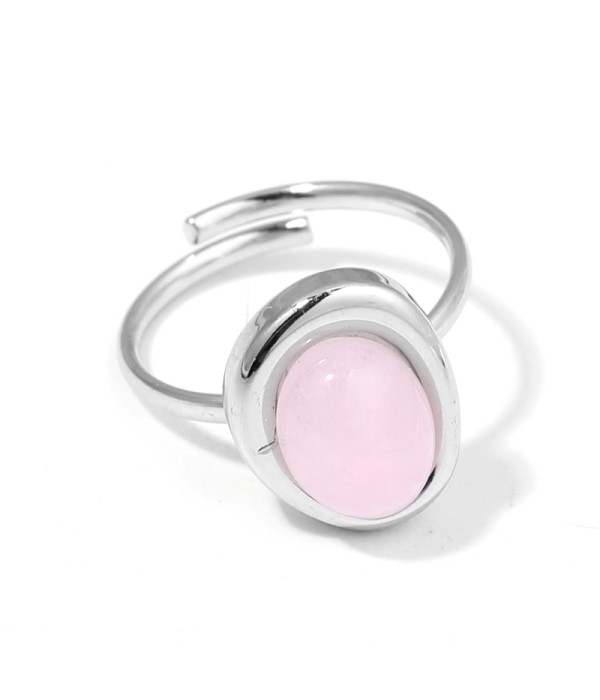 Anillo plateado con piedra en óvalo