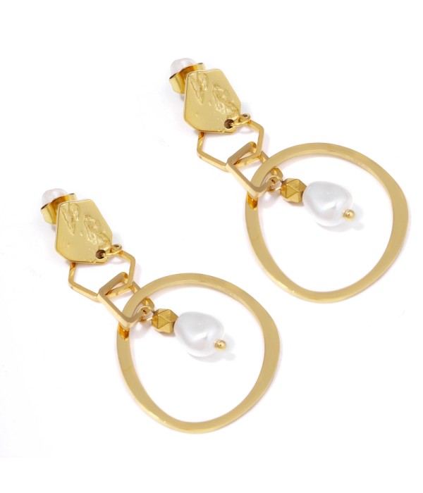 Pendientes dorados de colgantes de aro y perla