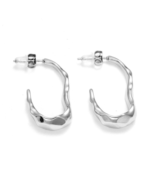 Pendientes de aro abierto martillados plateados forma J