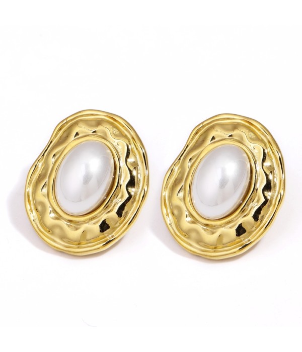 Pendientes dorados con perla