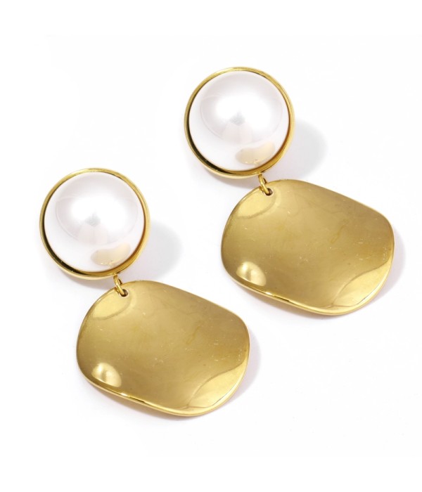 Pendientes dorados de perla con colgante de placa