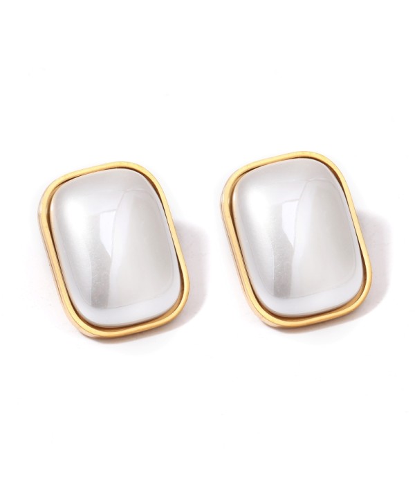 Pendientes dorados de perla