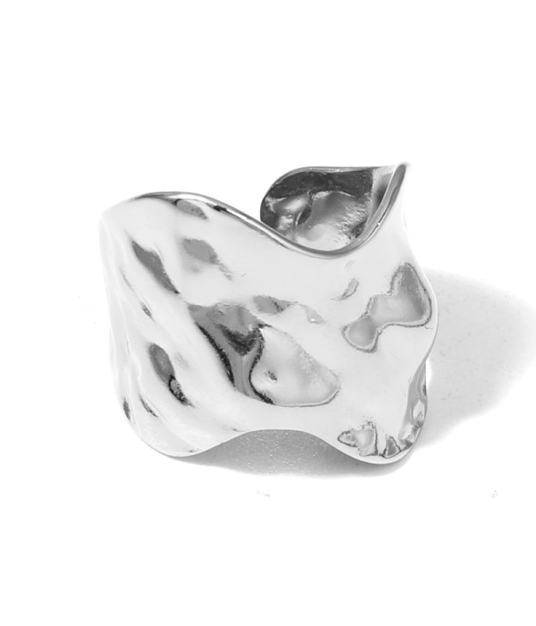 Anillo plateado martillado