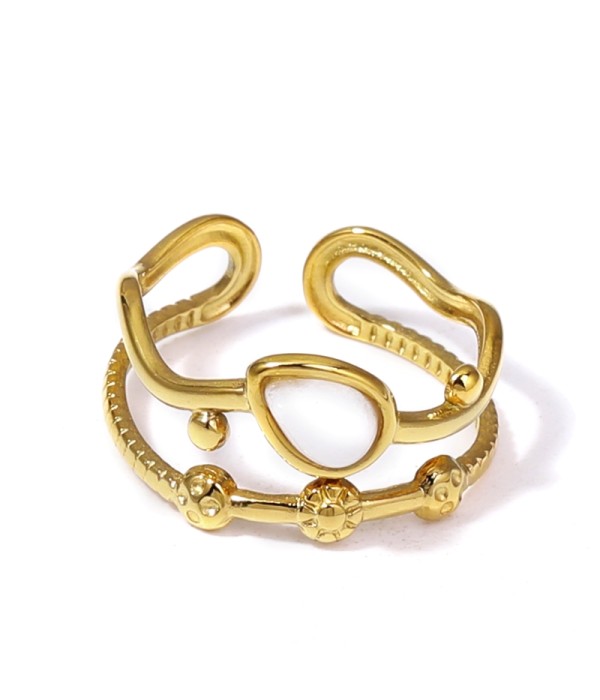 Anillo dorado con piedras