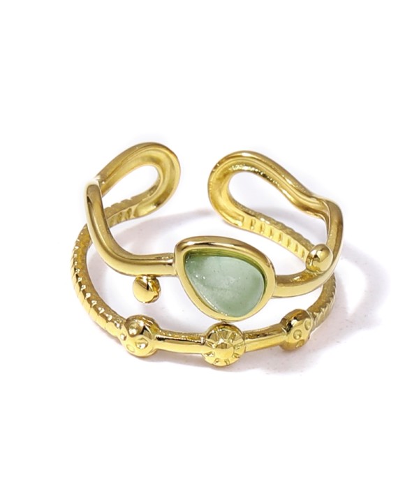 Anillo dorado con piedras