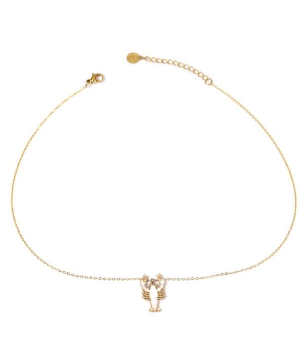 Collar dorado con colgante de langostino decorado con nácar
