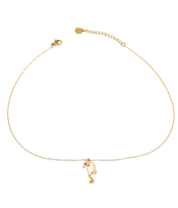 Collar dorado con colgante de caballito del mar decorado con nácar