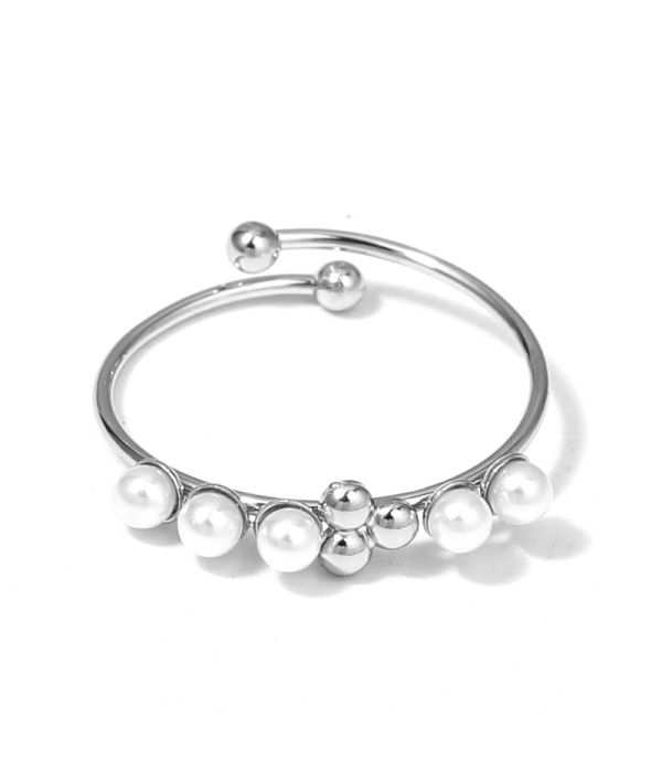 Anillo plateado con perla