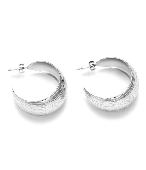 Pendientes de arco abierto plateados texturizados